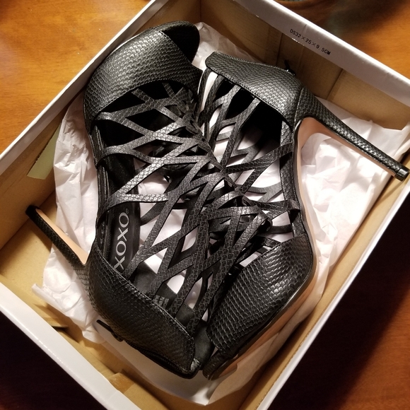 XOXO Size 10 (US) Zip-back Black Heels - Picture 7 of 10